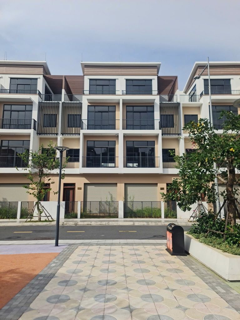 So sánh Nhà Phố Và Shophouse T&T City Millennia: Sự Khác Biệt & Chi Tiết Lựa Chọn Đầu Tư 2 nha pho tt city millennia can giuoc